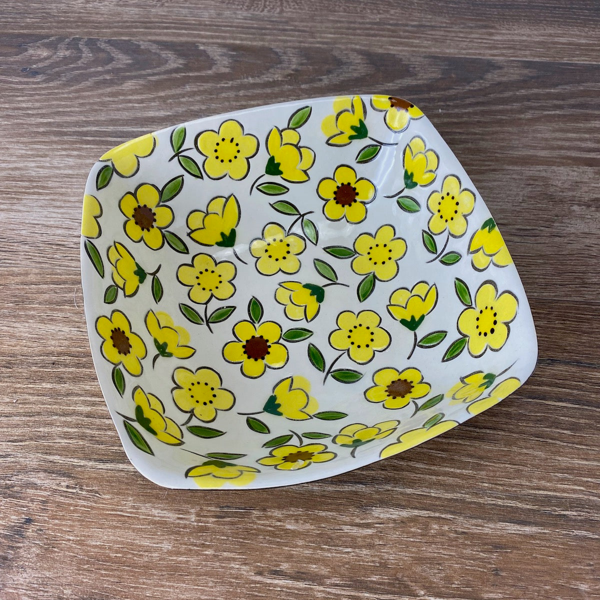 Sunny Square Pottery Bowl with Daisies