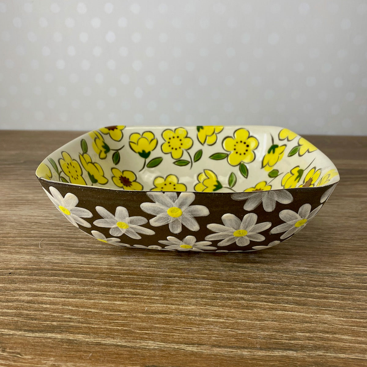 Sunny Square Pottery Bowl with Daisies