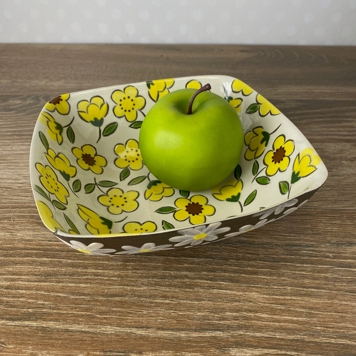 Sunny Square Pottery Bowl with Daisies