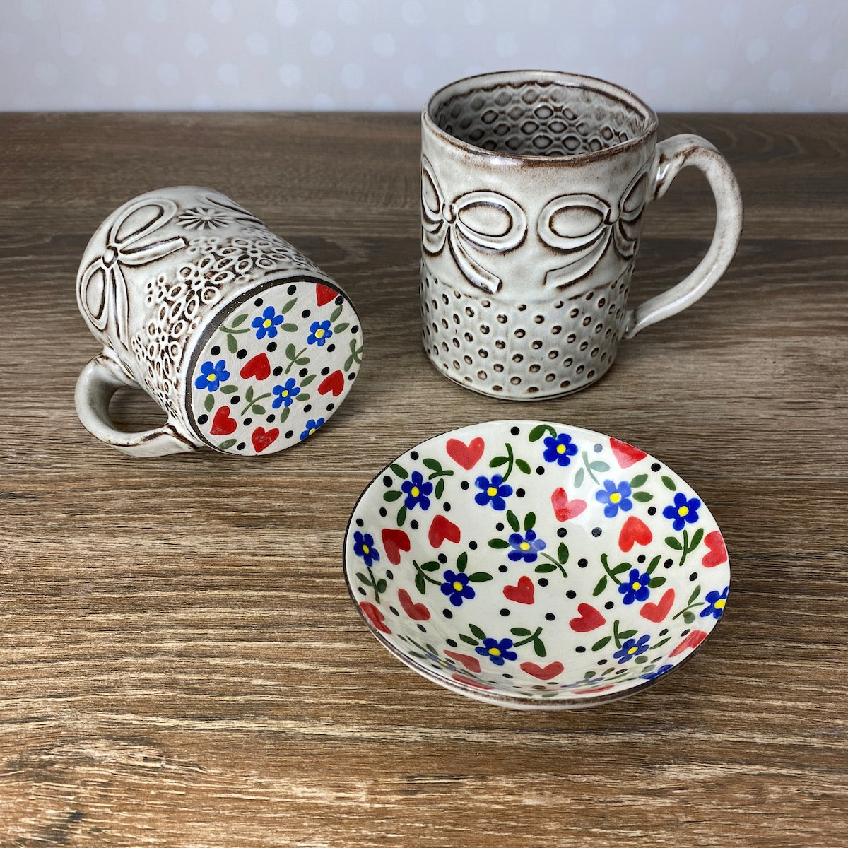 Textured Stoneware Coffee Mug with Ribbons